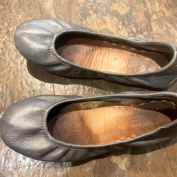 Worn size 6 pewter Tieks - Picture 5 of 6